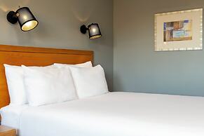 Holiday Inn Edinburgh Zoo by IHG