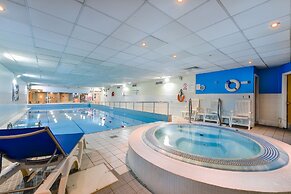 Holiday Inn Edinburgh Zoo by IHG