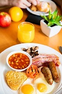 Holiday Inn Edinburgh Zoo by IHG