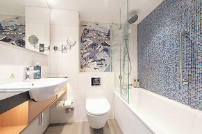 Holiday Inn Edinburgh Zoo by IHG