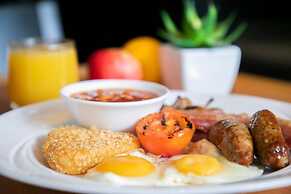 Holiday Inn Edinburgh Zoo by IHG
