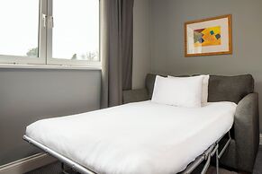 Holiday Inn Edinburgh Zoo by IHG