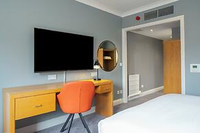 Holiday Inn Edinburgh Zoo by IHG