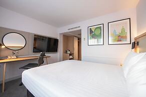 Holiday Inn Edinburgh Zoo by IHG