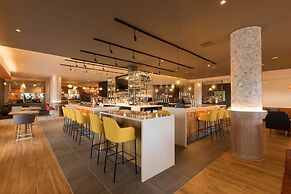 Holiday Inn Edinburgh Zoo by IHG