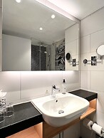 Holiday Inn Edinburgh Zoo by IHG