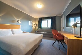 Holiday Inn Edinburgh Zoo by IHG
