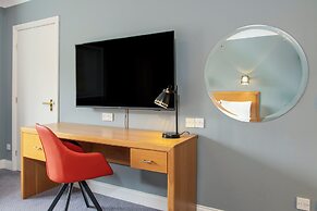 Holiday Inn Edinburgh Zoo by IHG