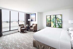 DoubleTree by Hilton Hotel & Suites Victoria