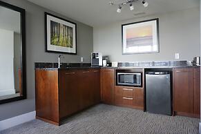 DoubleTree by Hilton Hotel & Suites Victoria