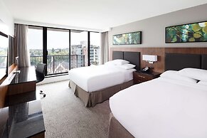 DoubleTree by Hilton Hotel & Suites Victoria