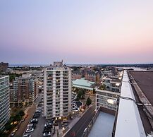DoubleTree by Hilton Hotel & Suites Victoria