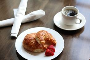 DoubleTree by Hilton Hotel & Suites Victoria