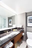 DoubleTree by Hilton Hotel & Suites Victoria