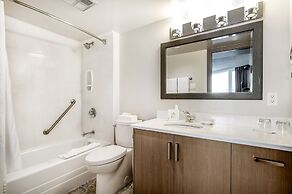 Victoria Regent Waterfront Hotel & Suites