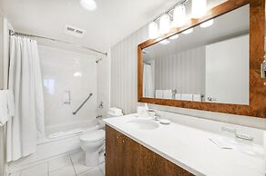 Victoria Regent Waterfront Hotel & Suites