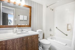 Victoria Regent Waterfront Hotel & Suites