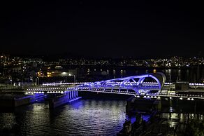 Victoria Regent Waterfront Hotel & Suites