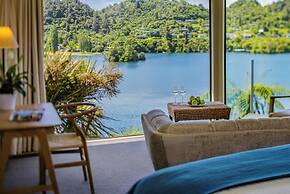 Solitaire Lodge