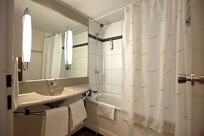 Ibis 3 Lacs Neuchatel Hotel