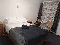Avenue Motel