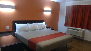 Motel 6 Clovis, NM