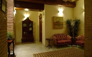 Ad Hoc Monumental Hotel