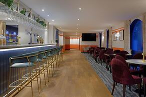 Hilton Cobham