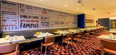 Holiday Inn Leeds Garforth by IHG