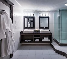 Best Western Plus Village Park Inn