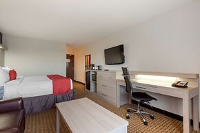 Best Western Plus Village Park Inn