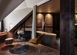 Ascot Hotel