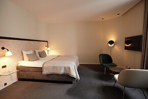 Ascot Hotel