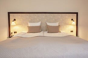 Ascot Hotel