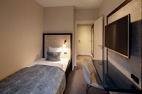 Ascot Hotel