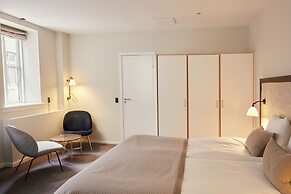 Ascot Hotel