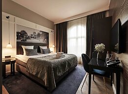 Ascot Hotel