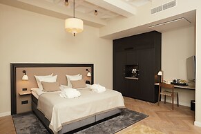 Ascot Hotel