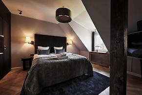 Ascot Hotel