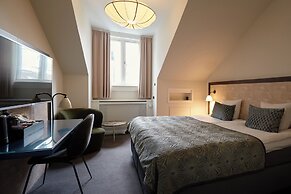 Ascot Hotel
