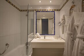 Le Cetai Cannes Beach Hotel