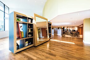 Holiday Inn Lancaster by IHG