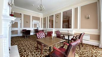 Russ Hill Hotel