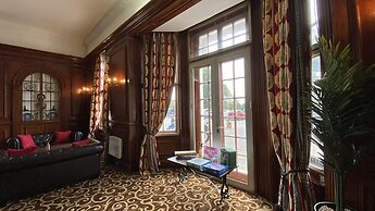 Russ Hill Hotel