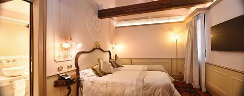 Hotel Monaco & Grand Canal