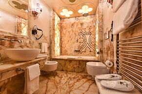Hotel Monaco & Grand Canal