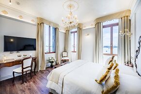 Hotel Monaco & Grand Canal