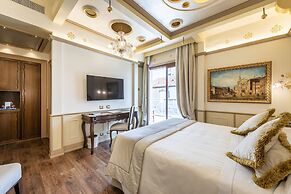 Hotel Monaco & Grand Canal