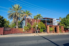 Elkira Court Motel