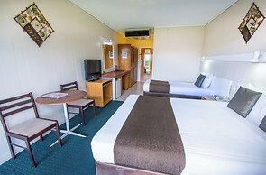 Elkira Court Motel